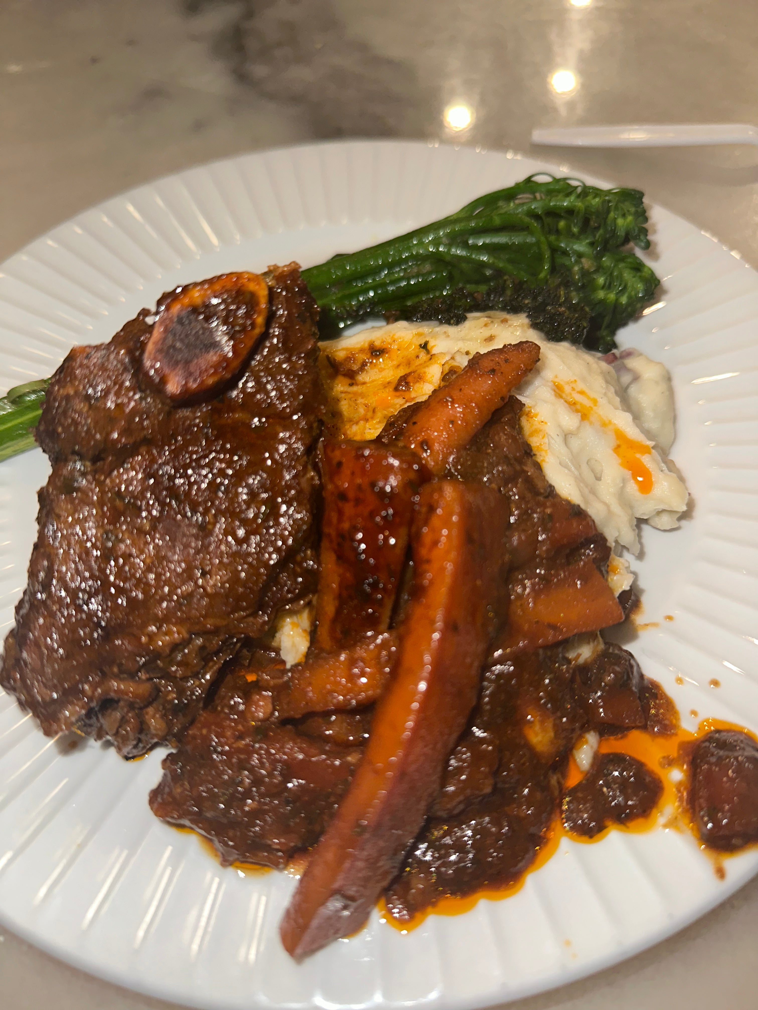 🍷🥩 Braised Beef Short Ribs – Cuire